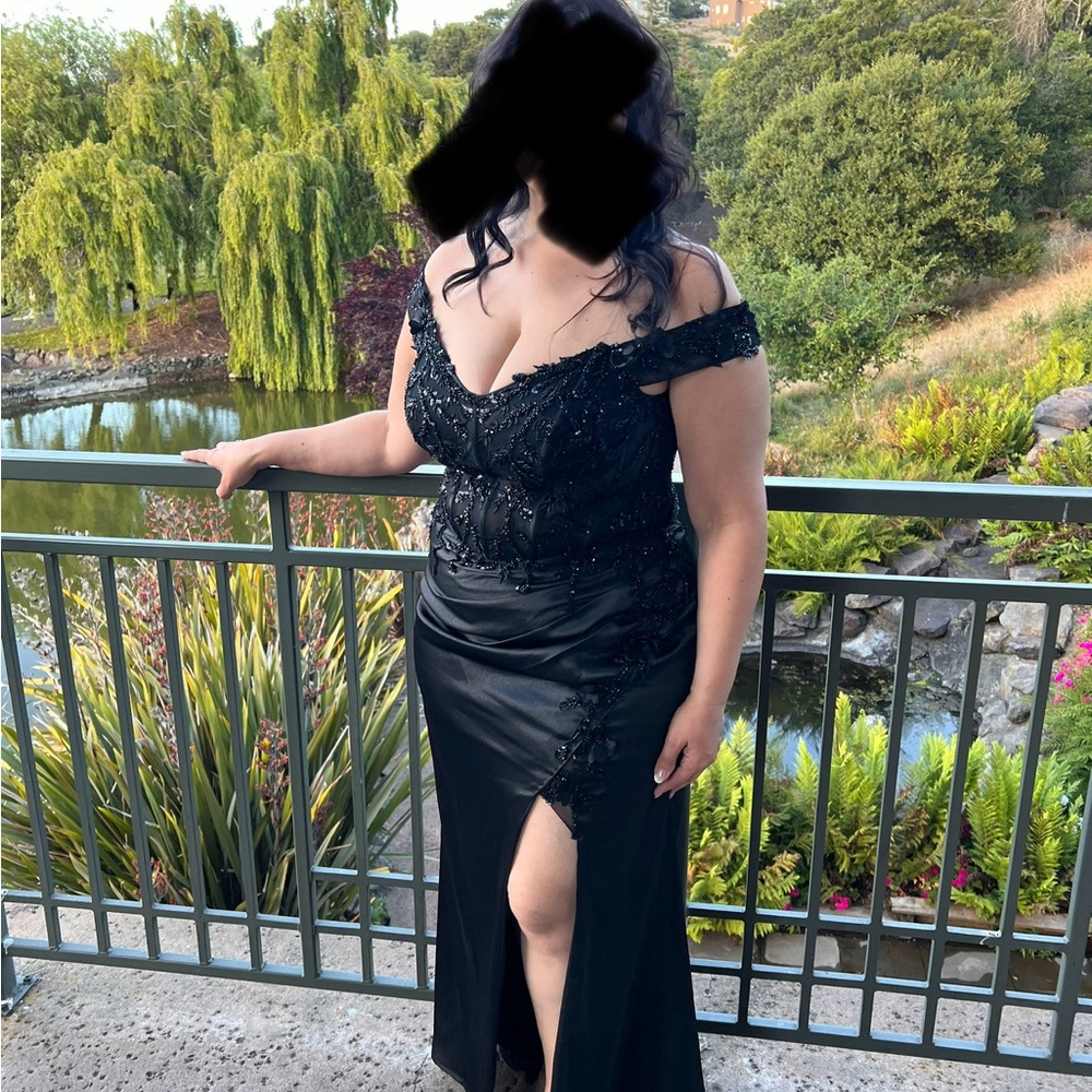 Elegant Black Off-Shoulder Wedding Dress